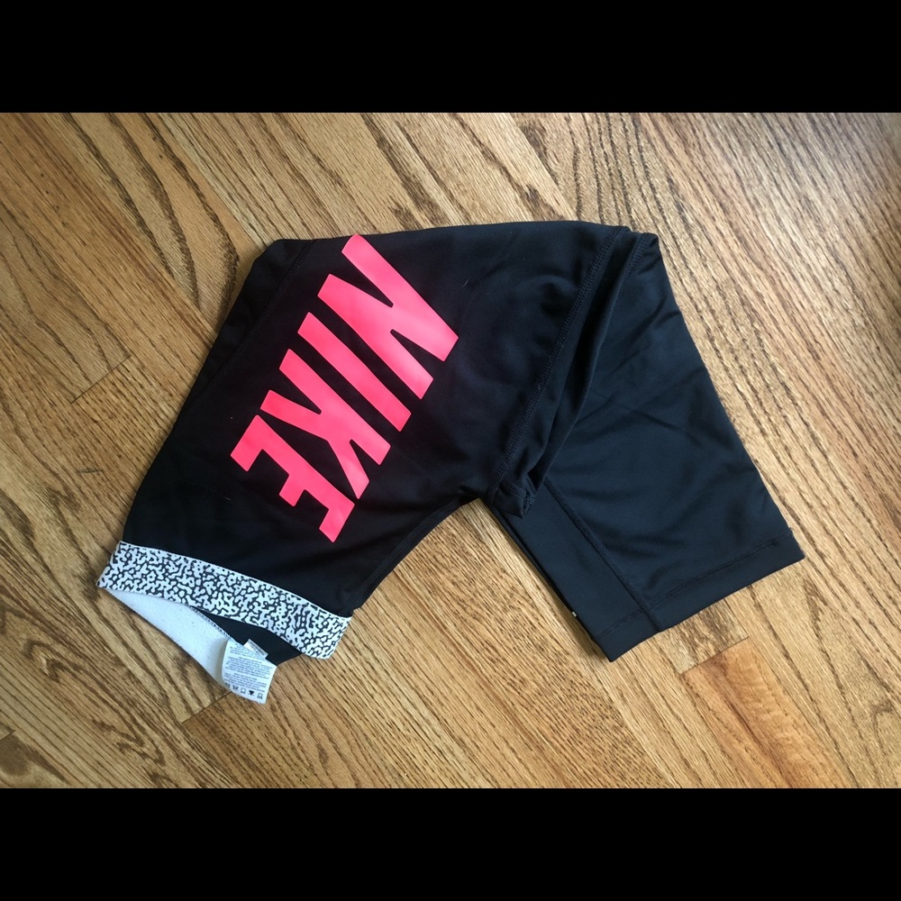 Nike crops